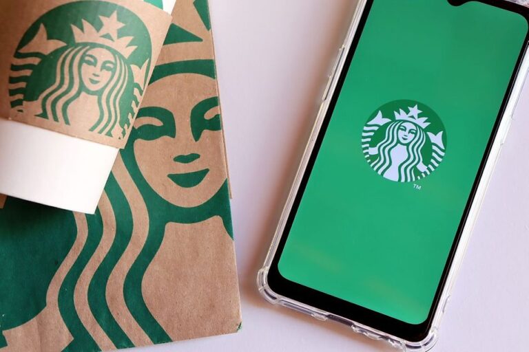 Starbucks-lead-BLOSSOM-STOCK-STUDIO.jpg