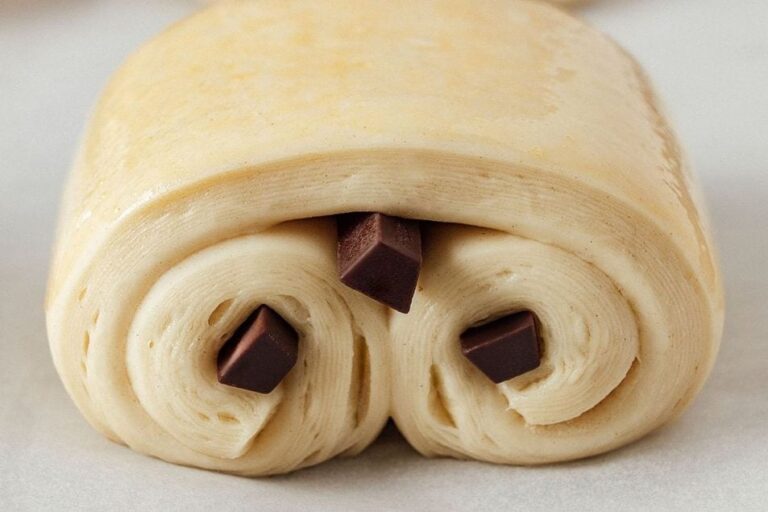 sim-chocolate-baton-in-roll-1ChX9X55.jpg