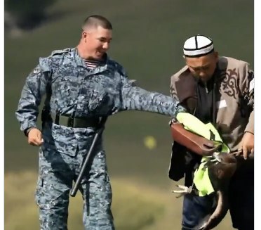 golden-eagle-attacks-police-officer-world-nomad-games.jpg